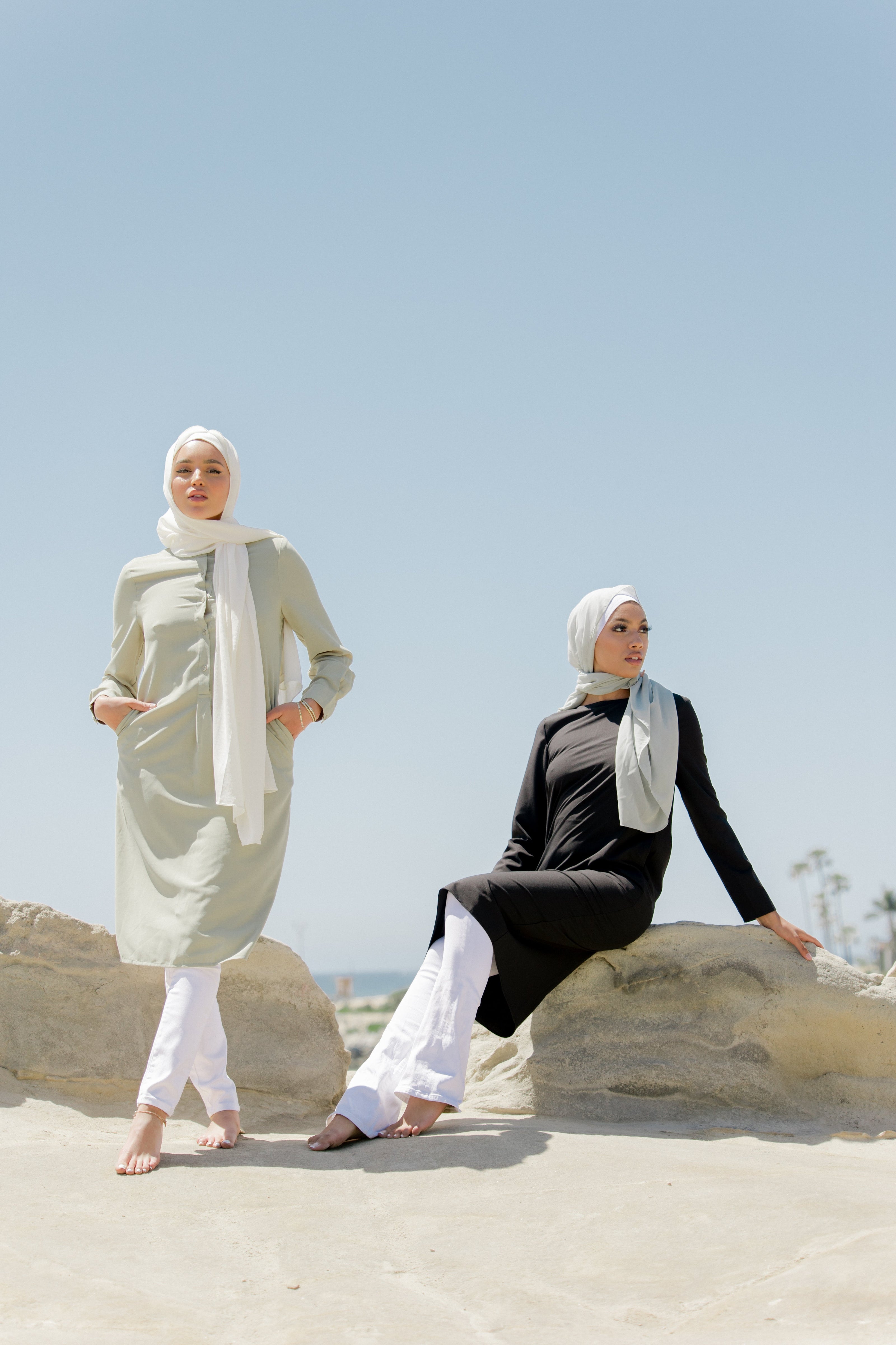 Elaine Essential Tunic - Black