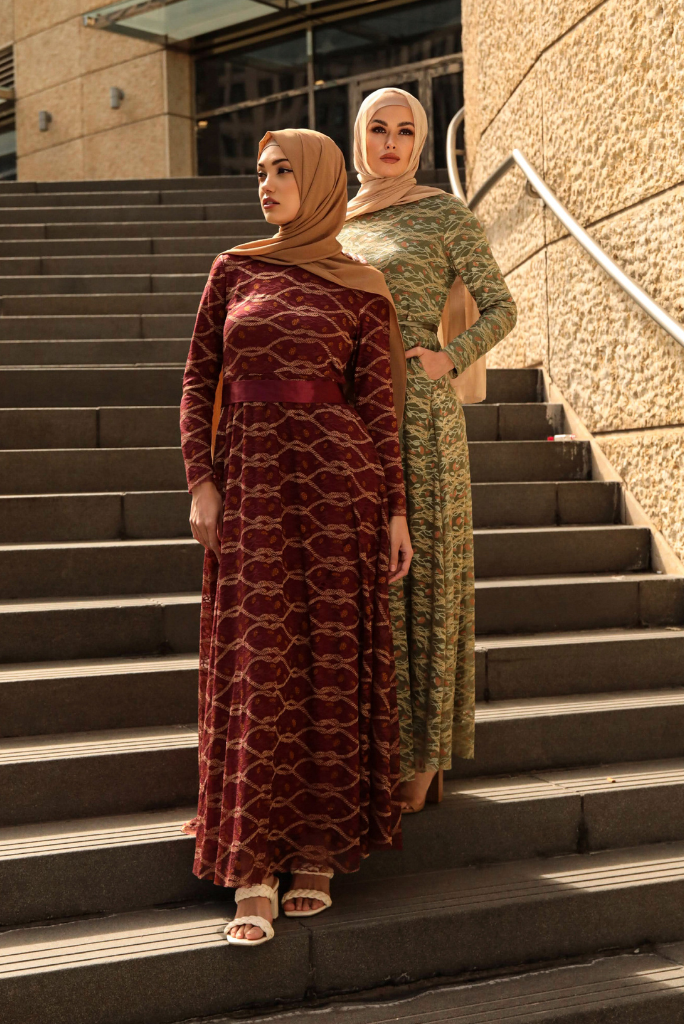 Amber Lace Maxi Gown - Enchanted Evergreen